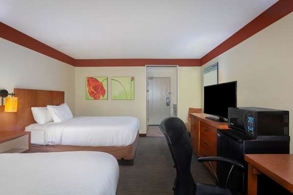  - La Quinta Inn & Suites Springdale - I-49, Exit 72