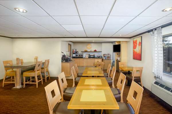 Amenities - La Quinta Inn & Suites Springdale - I-49, Exit 72