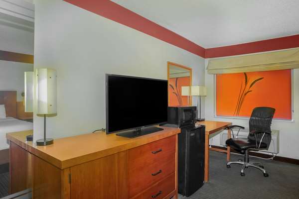  - La Quinta Inn & Suites Springdale - I-49, Exit 72
