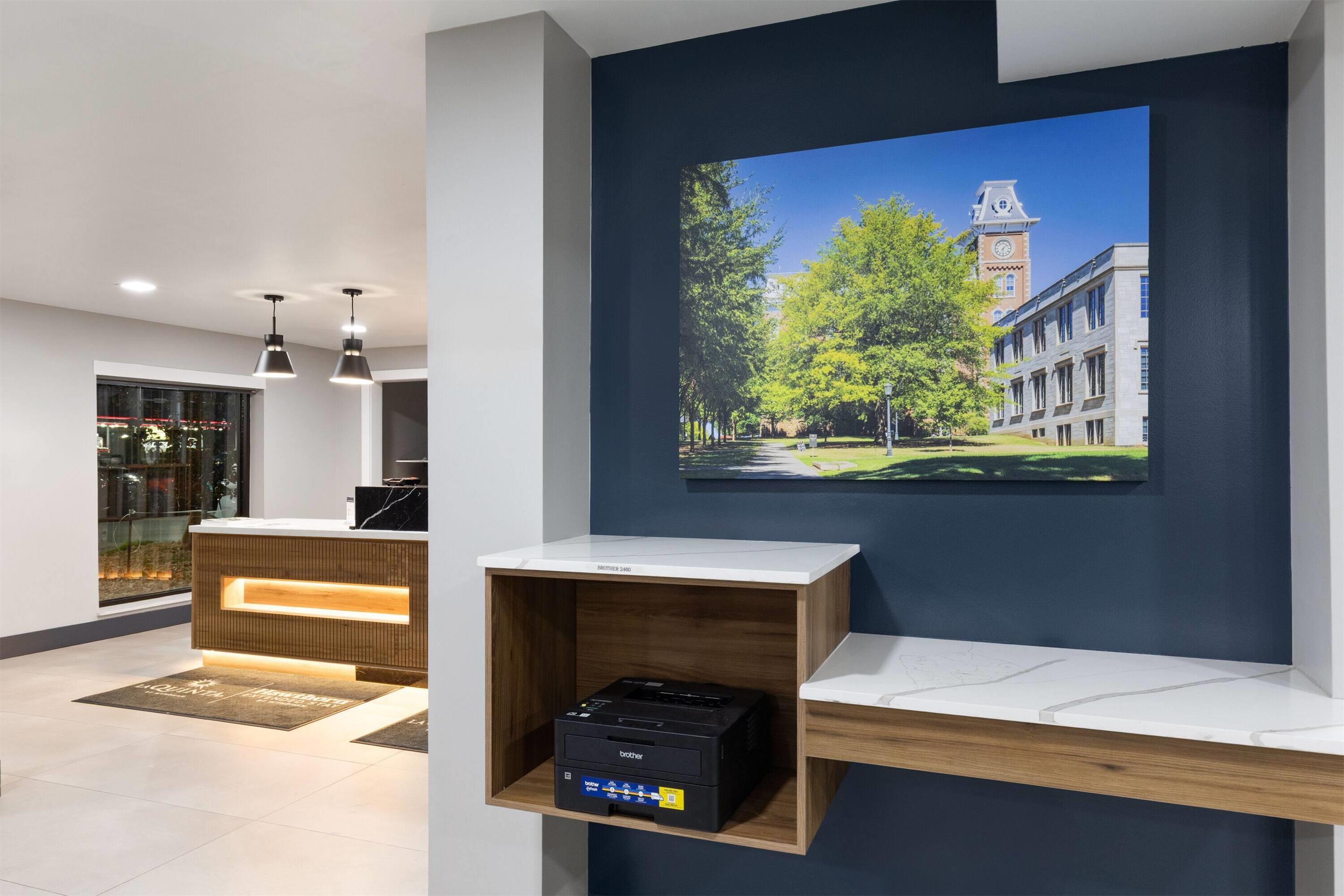 Business Center | La Quinta Inn & Suites by Wyndham Springdale