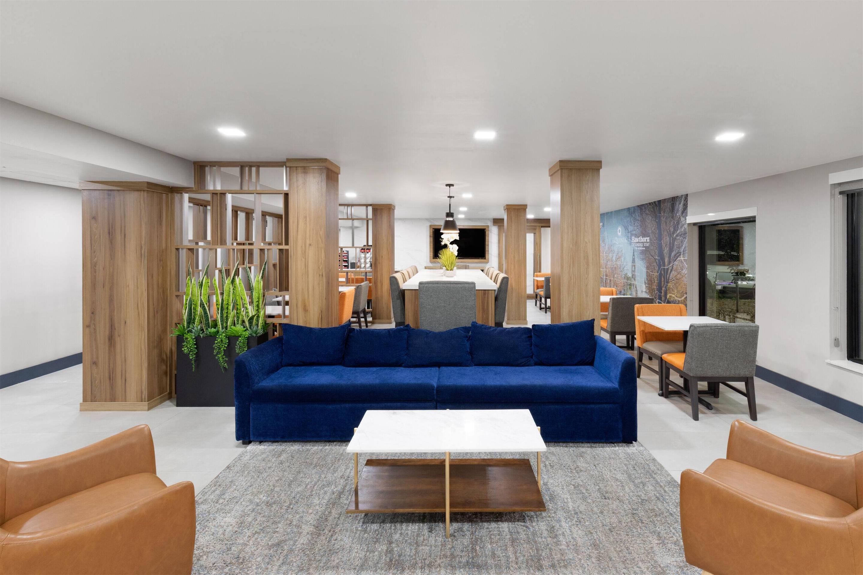 Lobby | La Quinta Inn & Suites by Wyndham Springdale