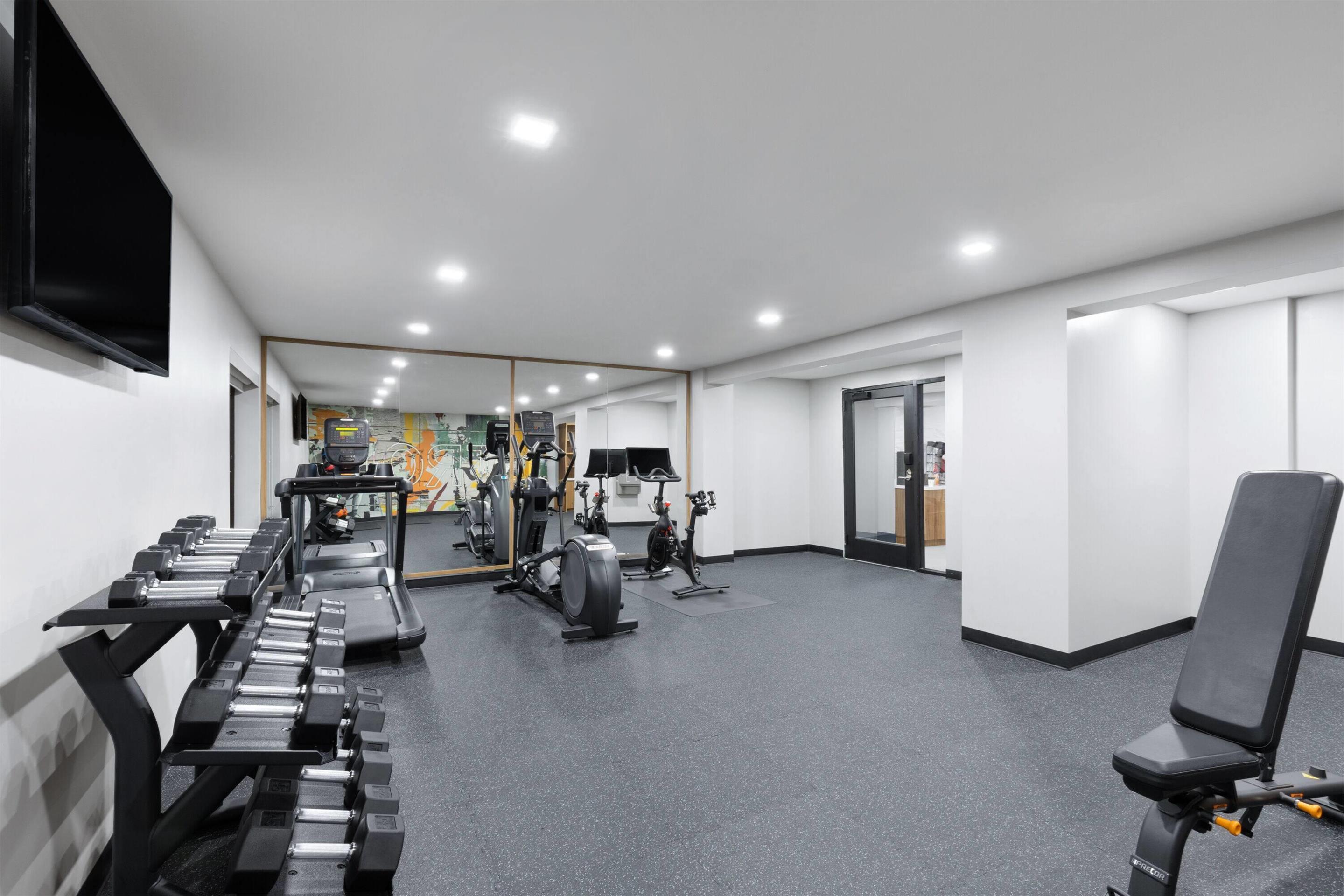 Health club fitness center gym | La Quinta Inn & Suites by Wyndham Springdale