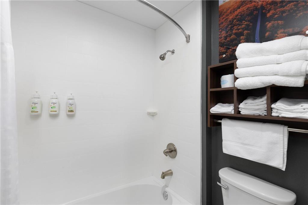 LA QUINTA INN STE SPRINGDALE-guestroom-Guest Room,Bathroom,On-Site.jpg