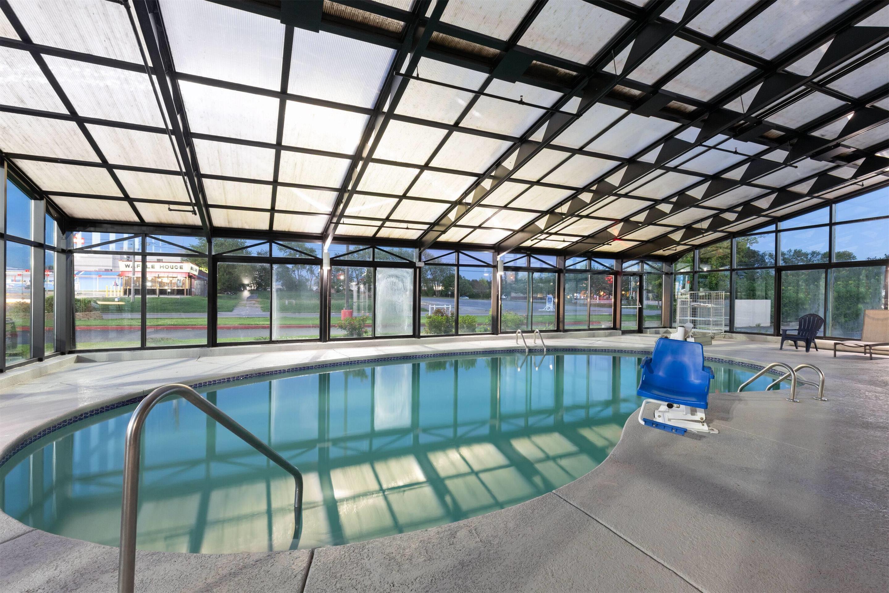Pool - indoor | La Quinta Inn & Suites by Wyndham Springdale