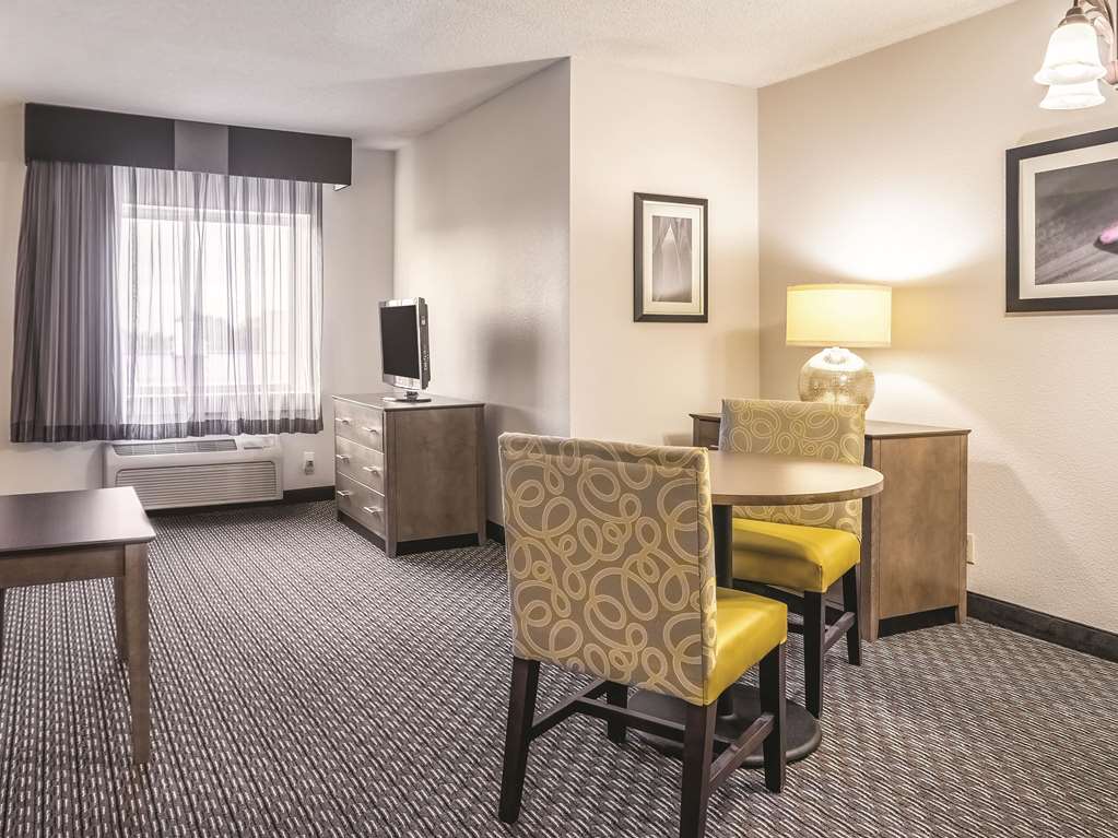 LA QUINTA INN STE HARTFORD AIRPORT-guestroom-Guest Room,Suite,On-Site.jpg