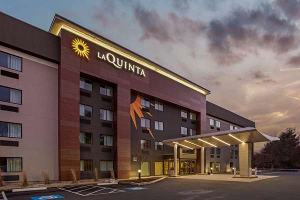 Exterior view - La Quinta Inn Bradley Airport Windsor Locks
