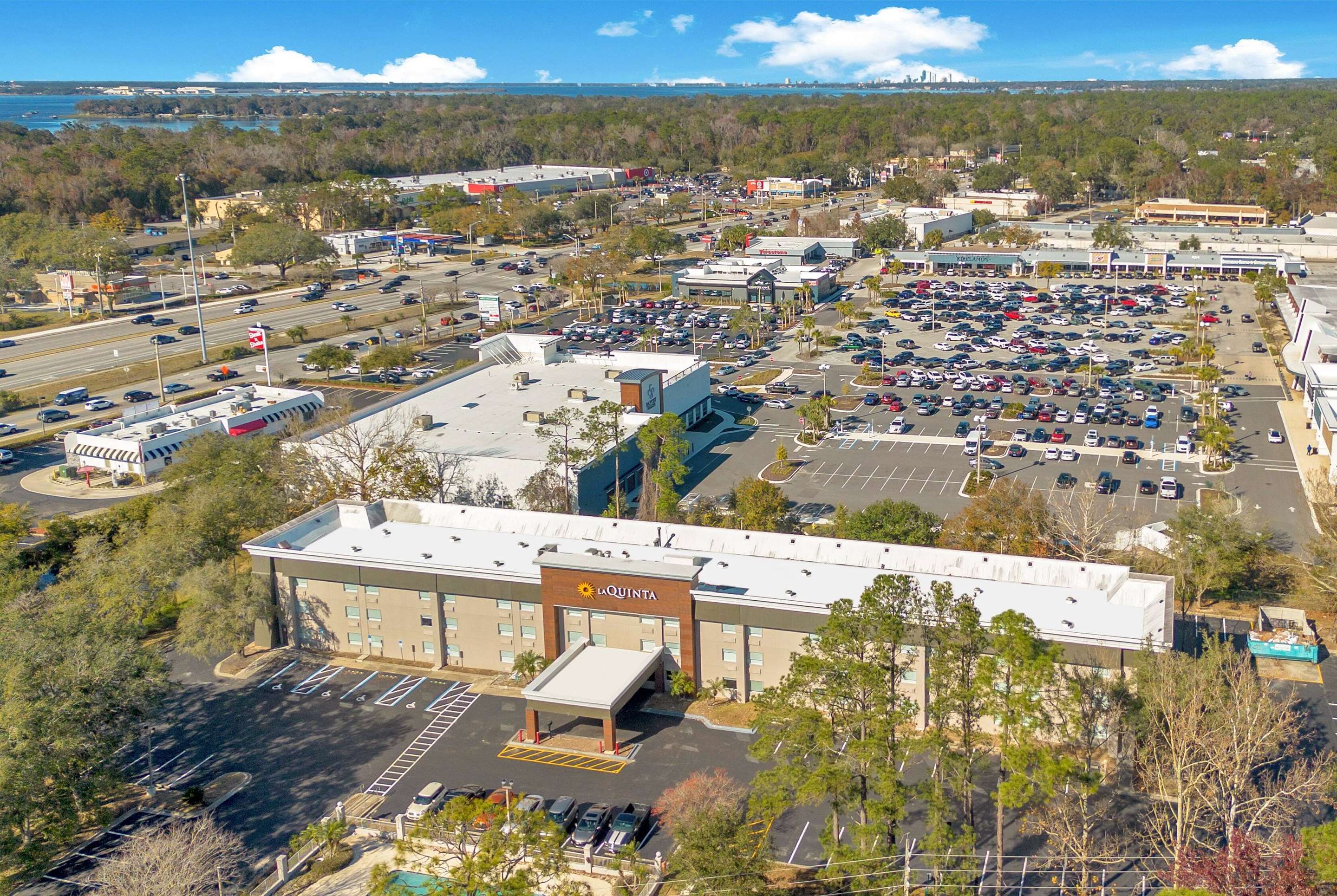 Exterior | La Quinta Inn & Suites by Wyndham Jacksonville Mandarin