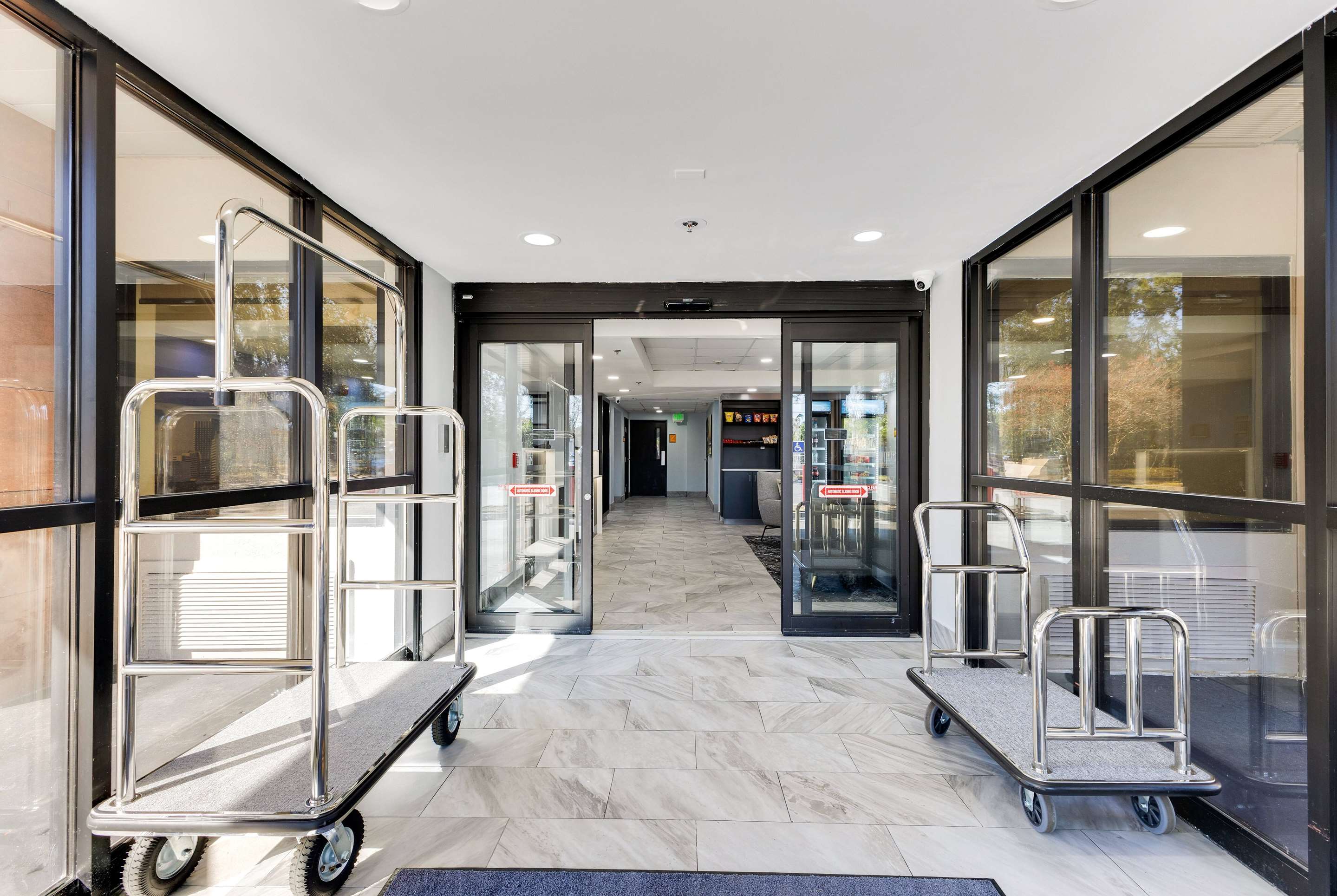 Lobby | La Quinta Inn & Suites by Wyndham Jacksonville Mandarin