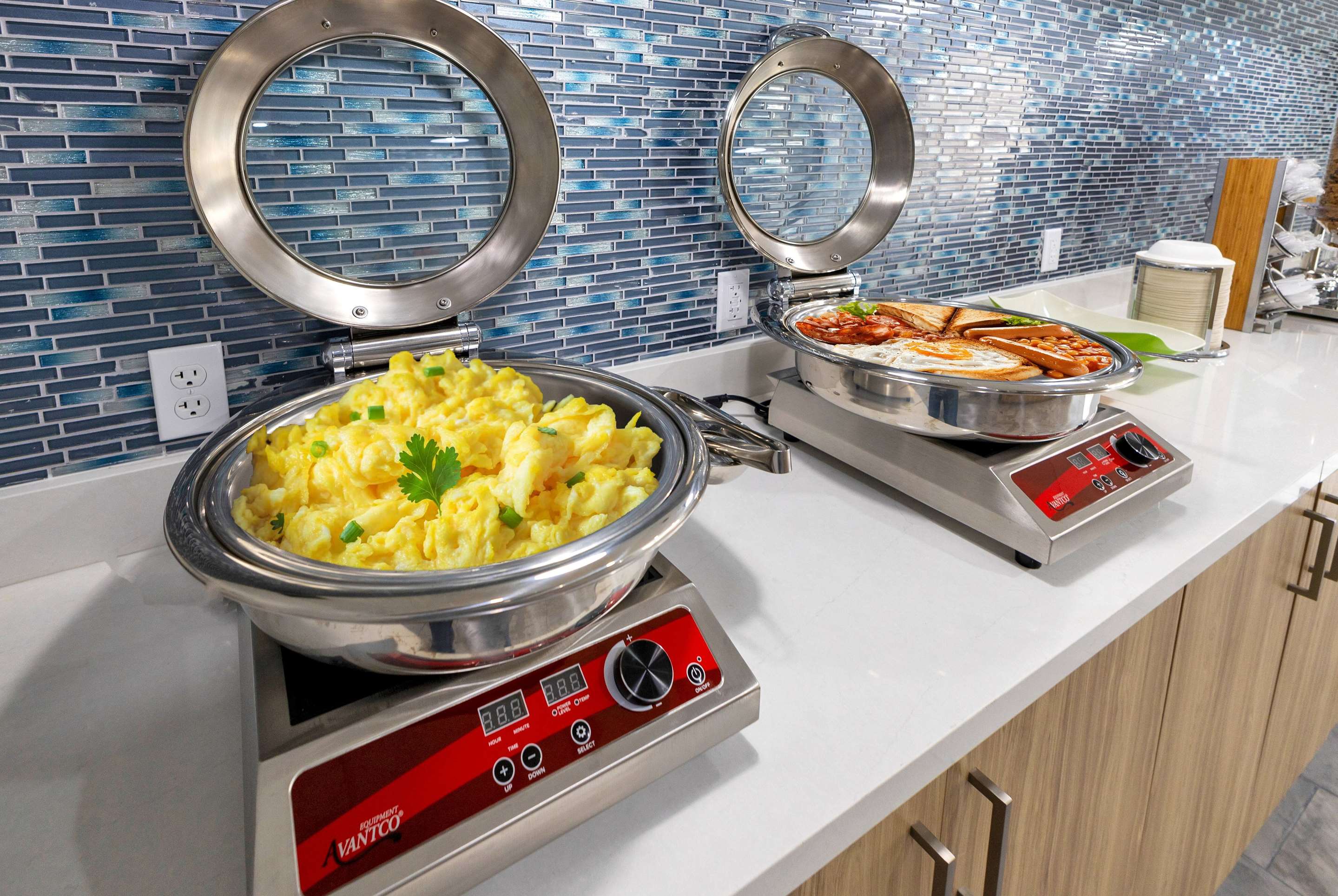 Breakfast Area | La Quinta Inn & Suites by Wyndham Jacksonville Mandarin