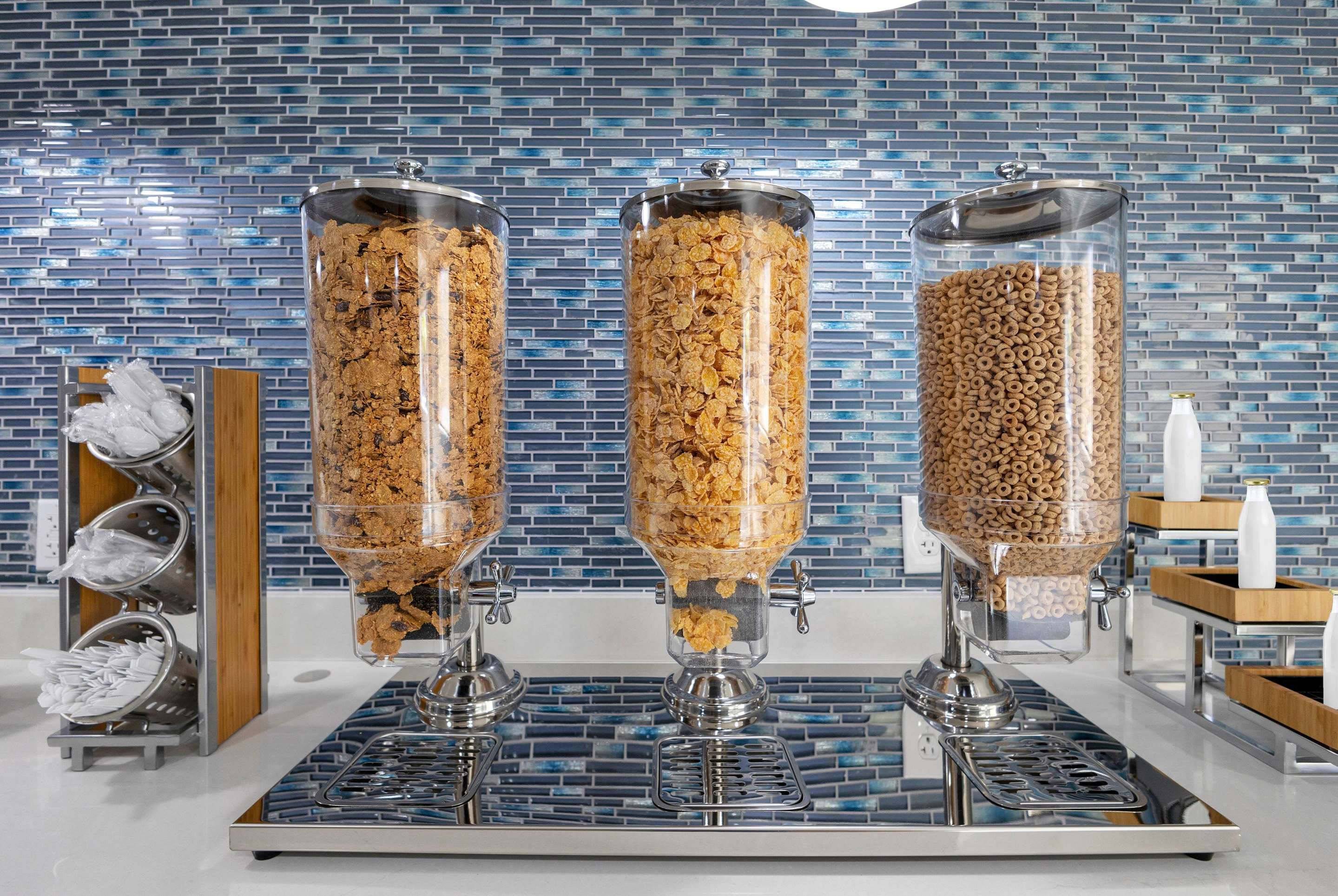Breakfast Area | La Quinta Inn & Suites by Wyndham Jacksonville Mandarin