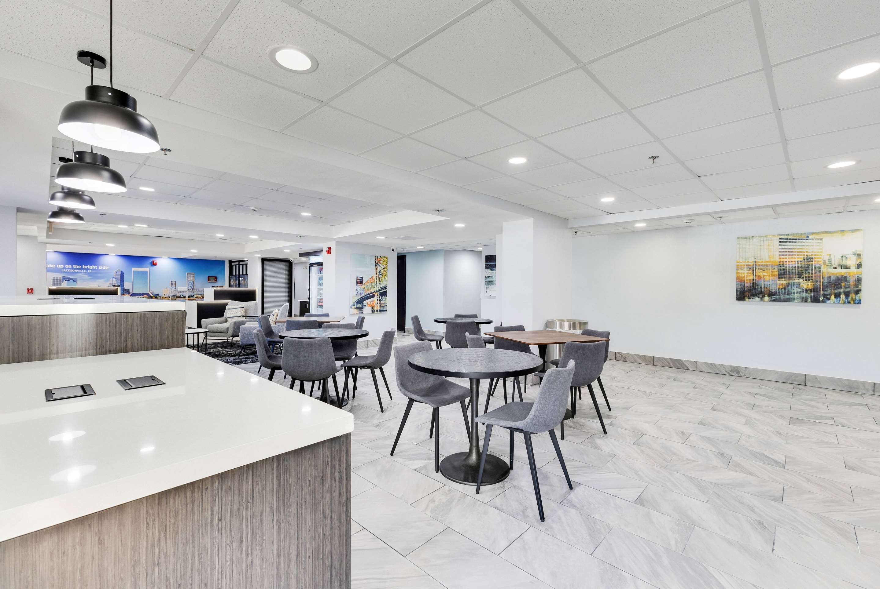 Breakfast Area | La Quinta Inn & Suites by Wyndham Jacksonville Mandarin