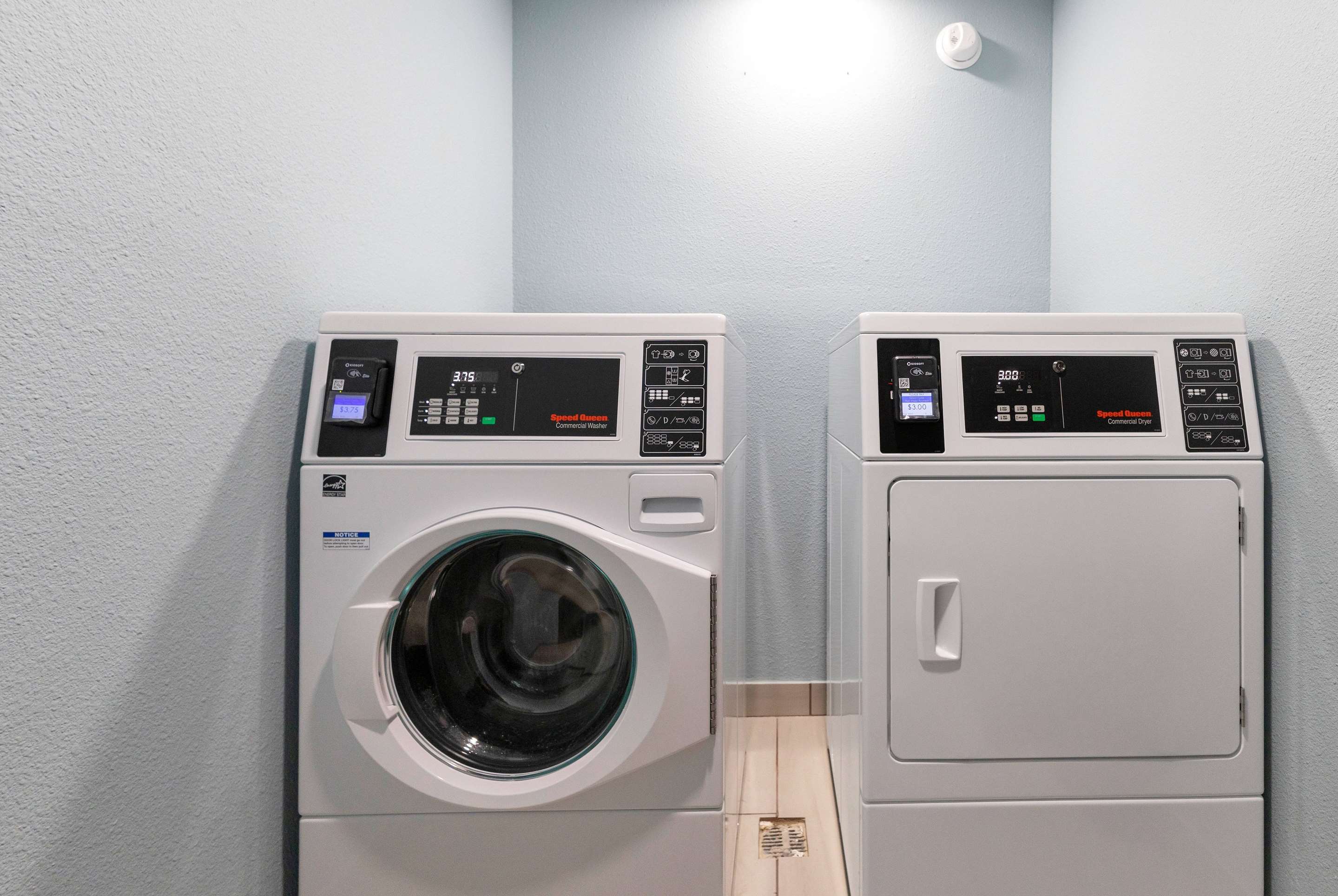 Laundry | La Quinta Inn & Suites by Wyndham Jacksonville Mandarin