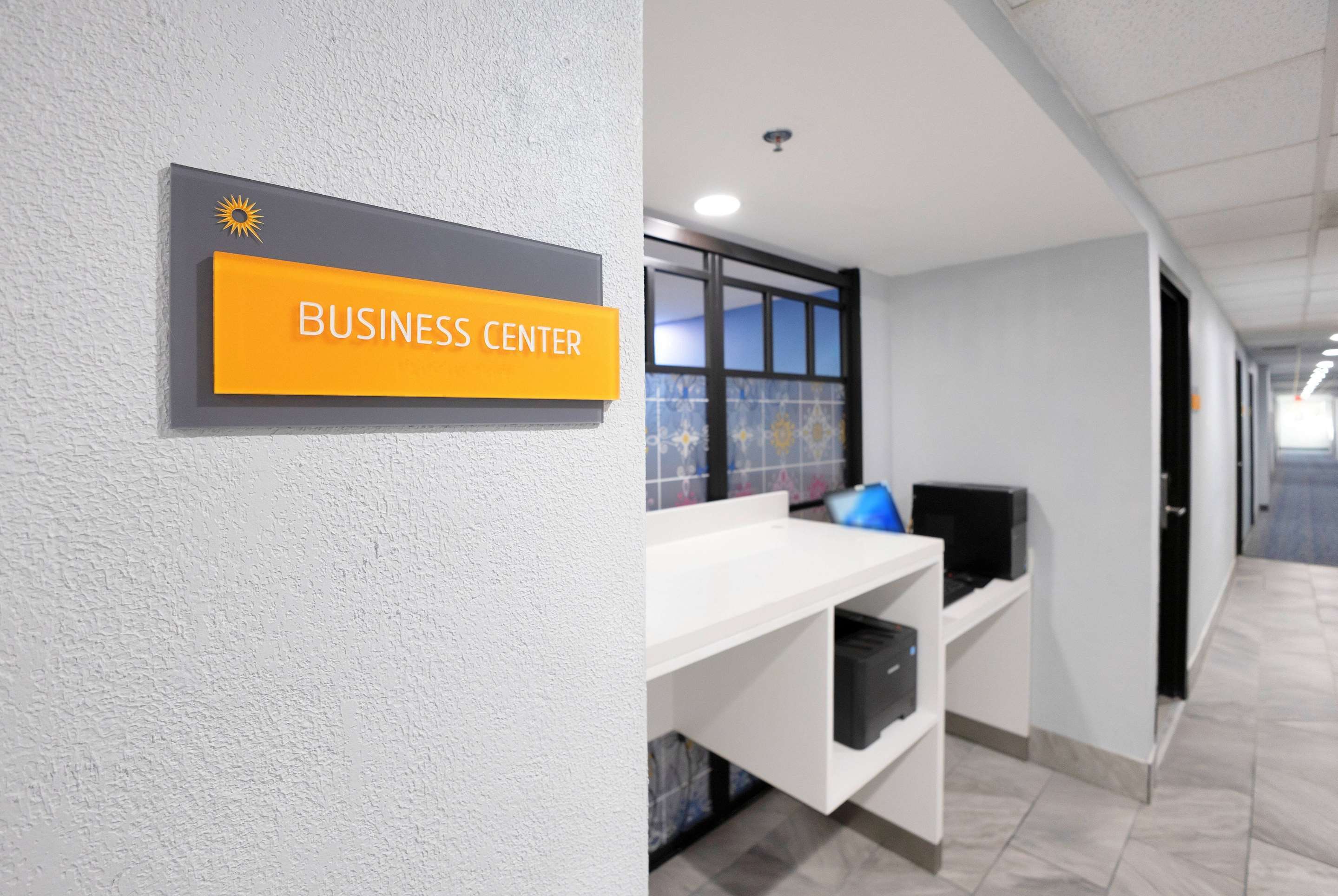 Business Center | La Quinta Inn & Suites by Wyndham Jacksonville Mandarin