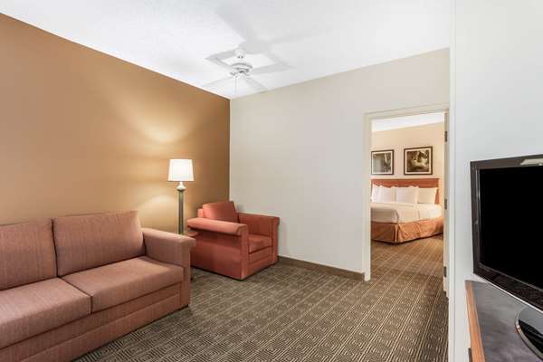 Suite - La Quinta Inn South Orlando - FL Turnpike, Exit 254