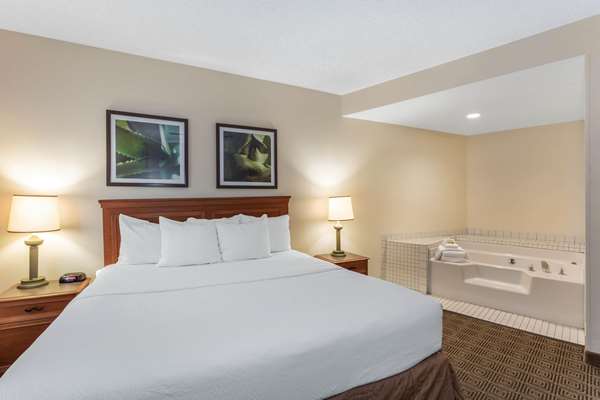Suite - La Quinta Inn South Orlando - FL Turnpike, Exit 254