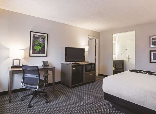 Suite - La Quinta Inn Lenox Buckhead Atlanta - I-85, Exit 88 & 89