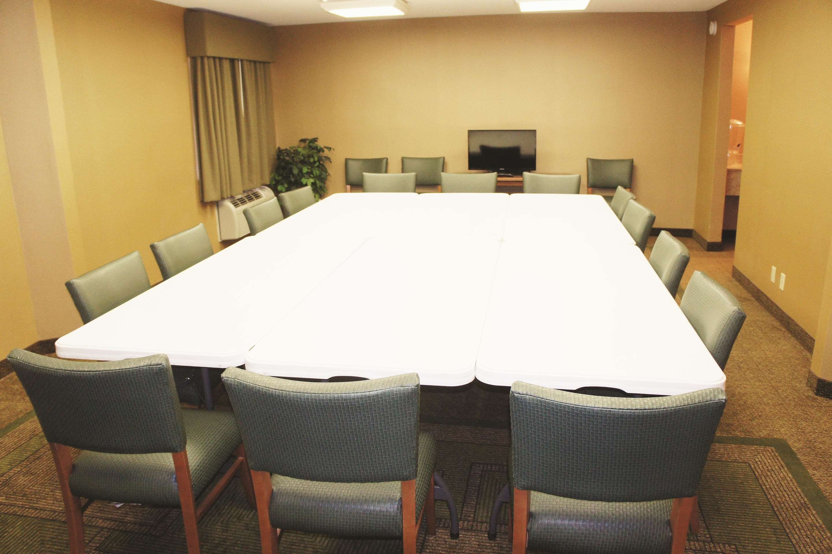 Meeting Room | La Quinta by Wyndham Des Moines West Clive
