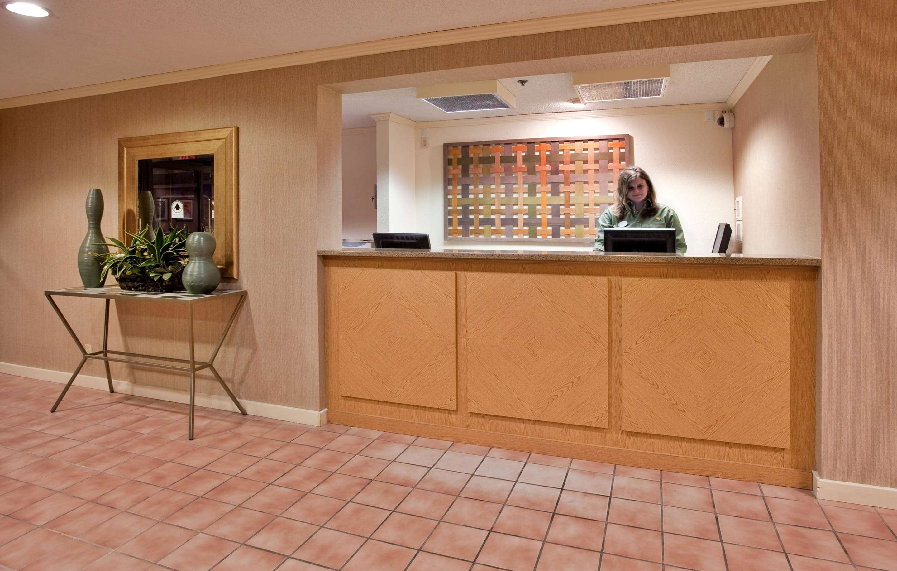 Lobby | La Quinta by Wyndham Des Moines West Clive