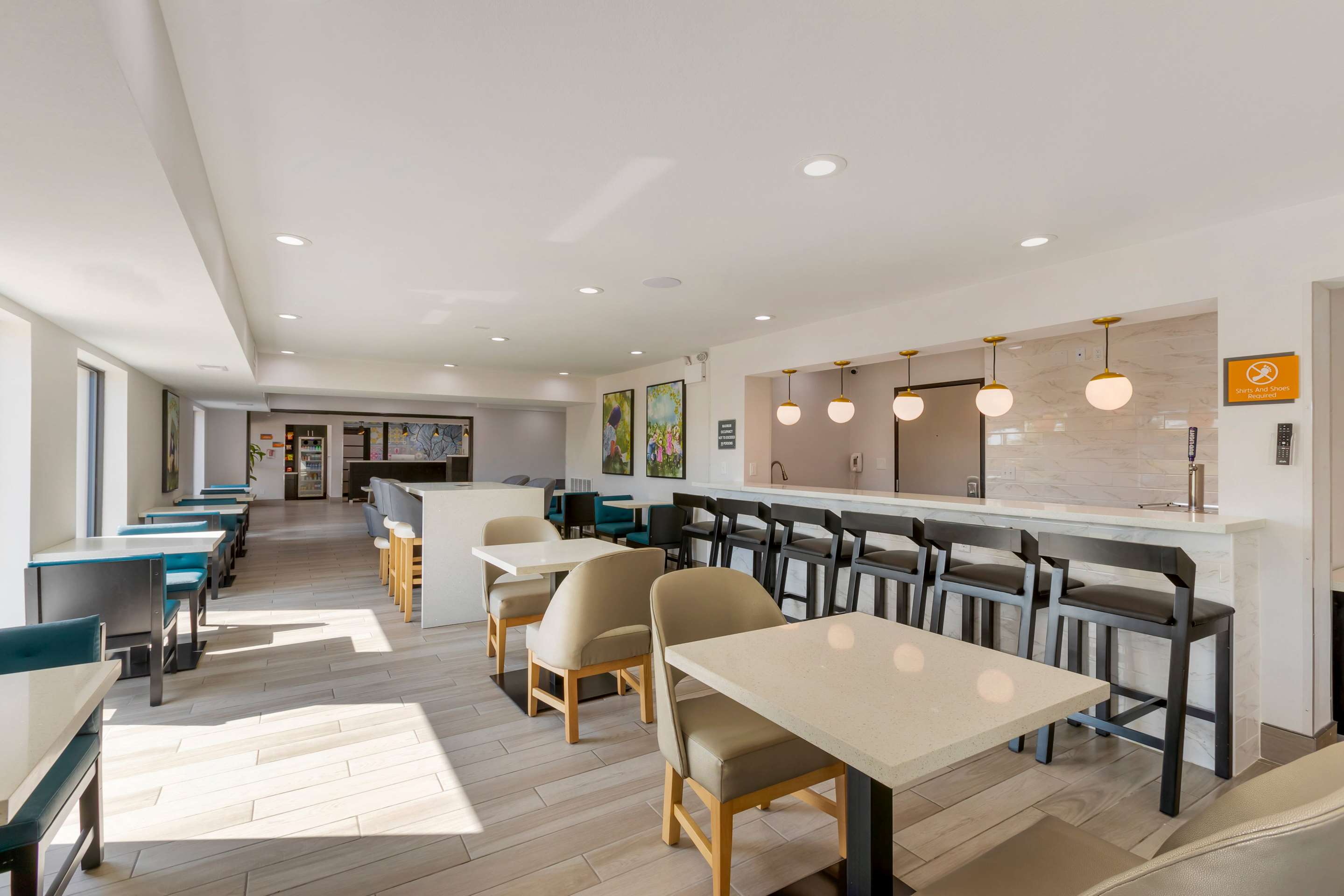 Breakfast Area | La Quinta by Wyndham Des Moines West Clive