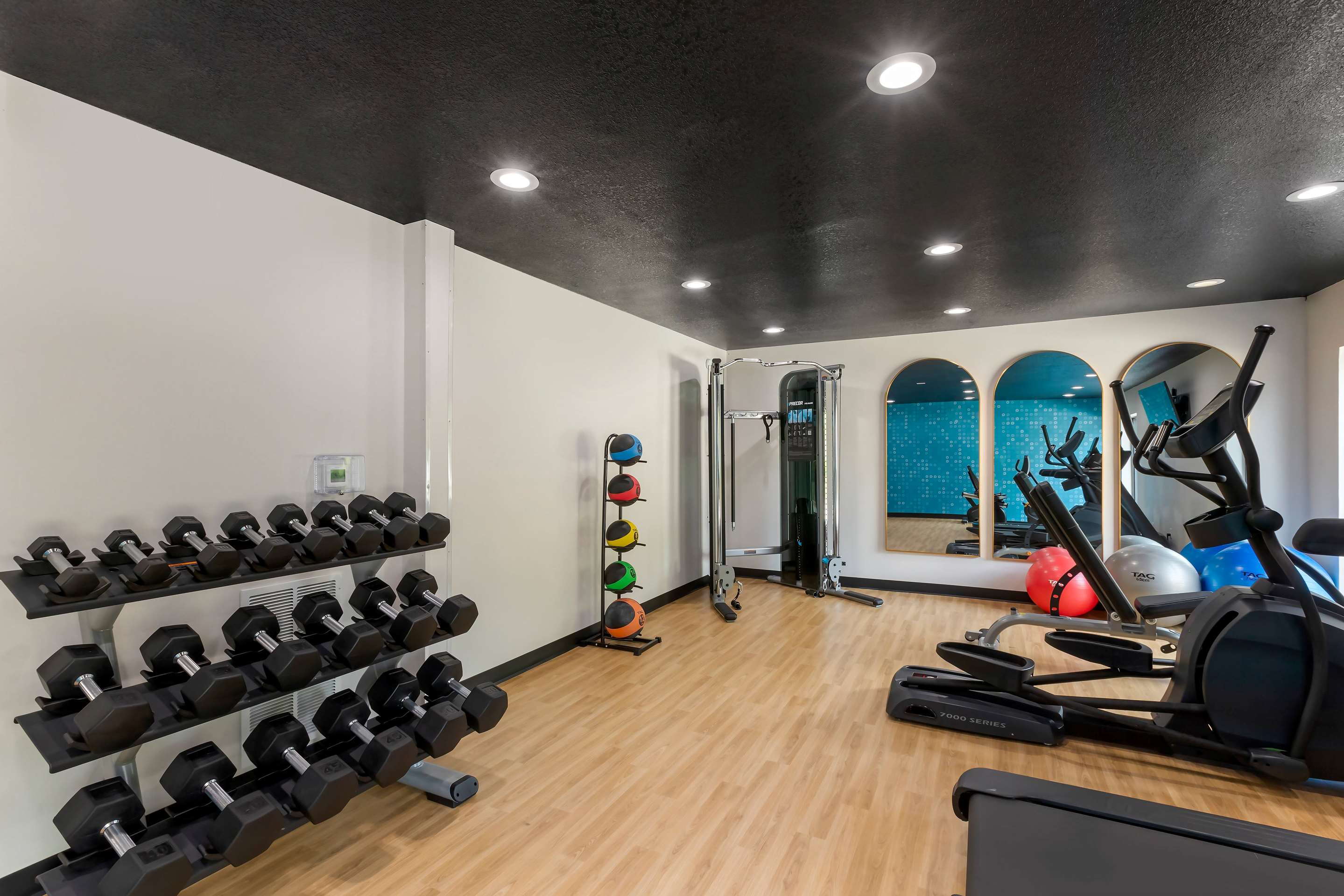 Health club fitness center gym | La Quinta by Wyndham Des Moines West Clive