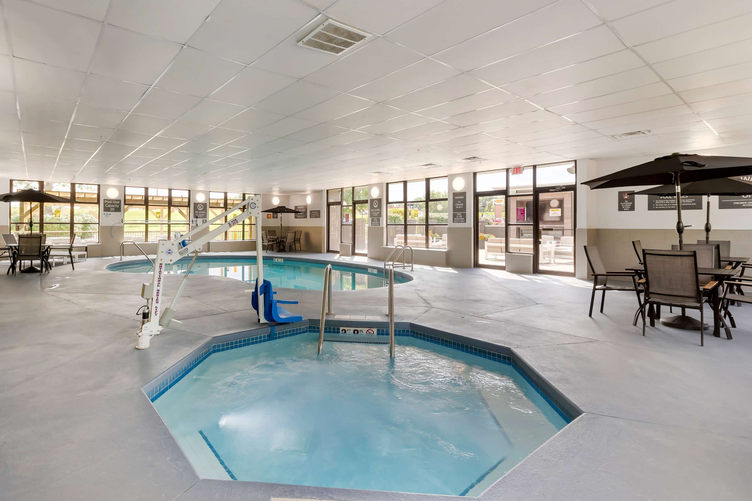 Pool | La Quinta by Wyndham Des Moines West Clive