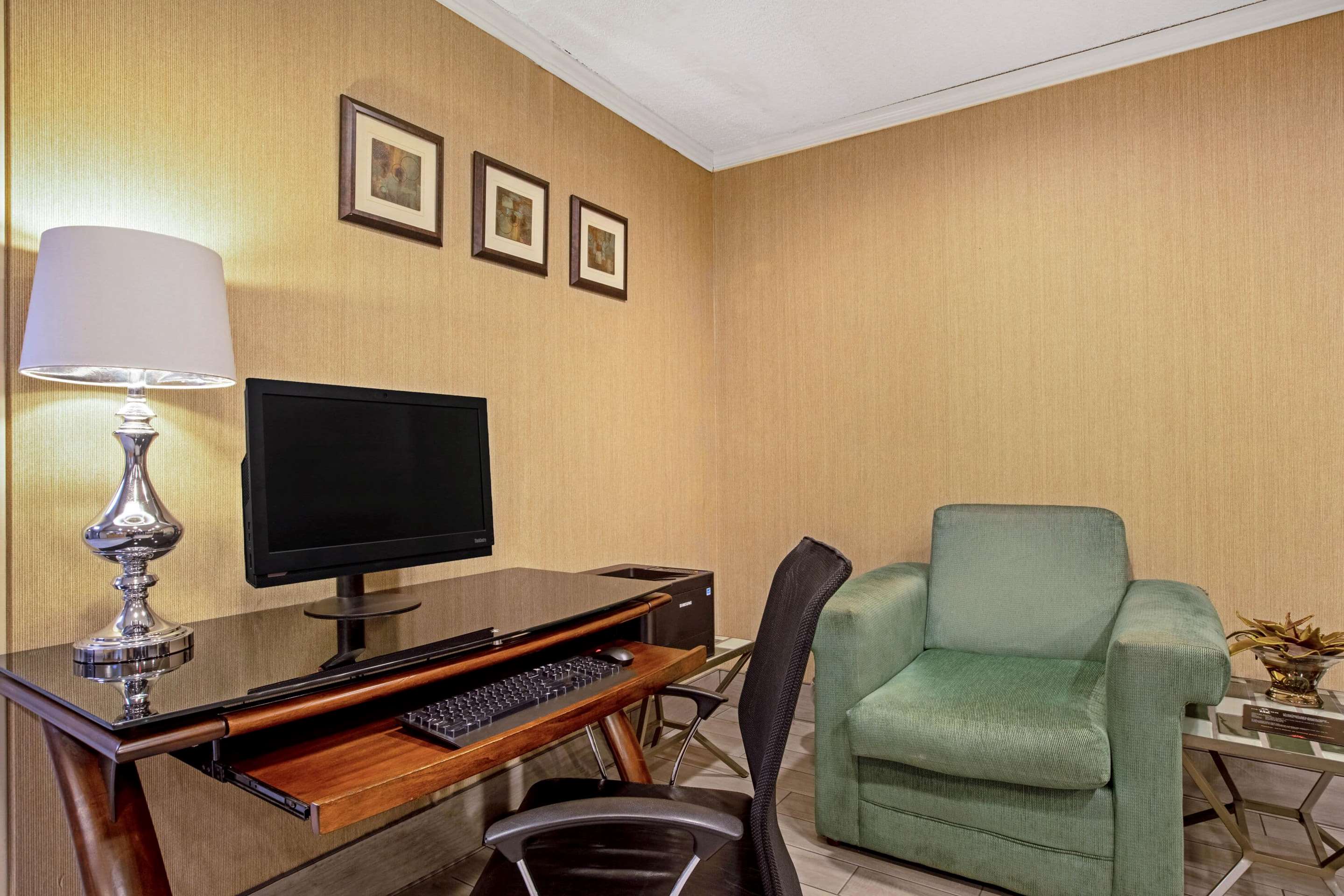 Business Center | La Quinta by Wyndham Des Moines West Clive