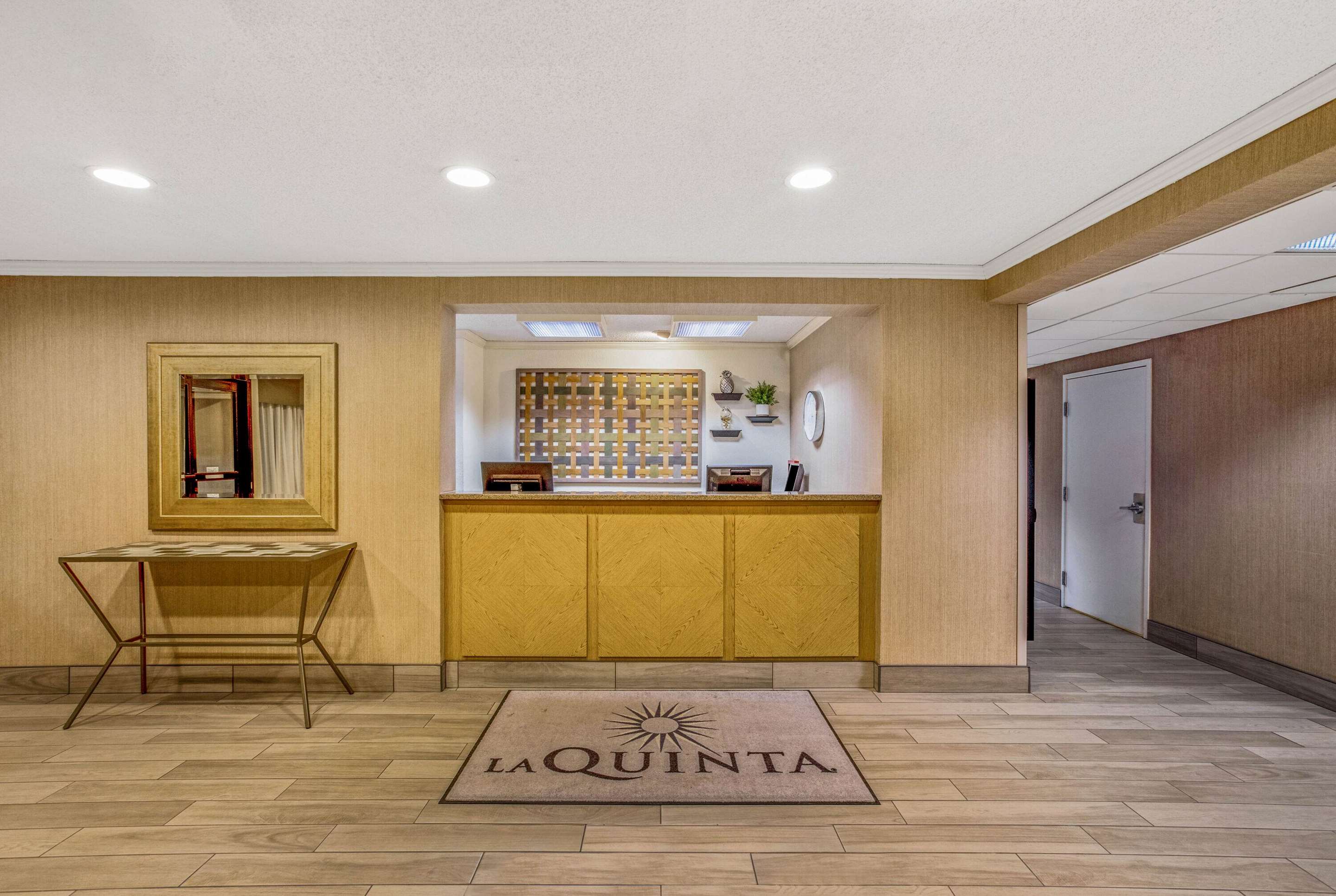 Reception | La Quinta by Wyndham Des Moines West Clive
