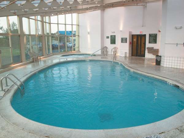 Pool - La Quinta Inn & Suites Gurnee - I-94, Exit 8