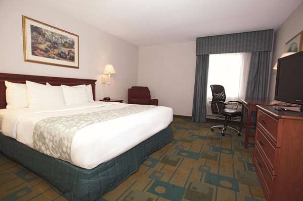  - La Quinta Inn & Suites Gurnee - I-94, Exit 8
