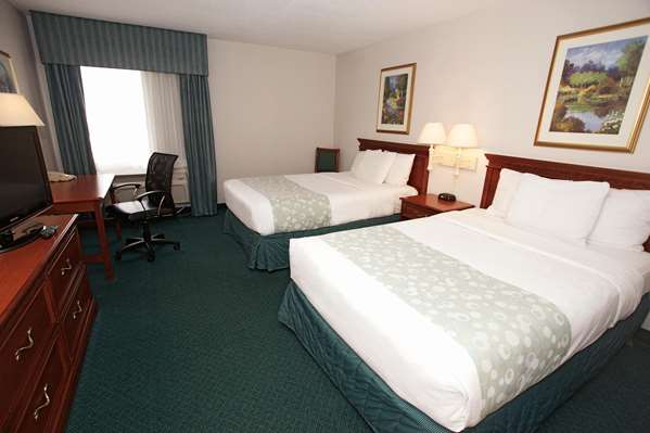  - La Quinta Inn & Suites Gurnee - I-94, Exit 8
