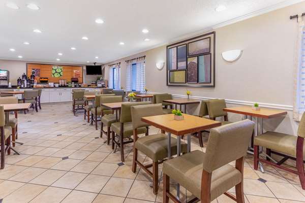  - La Quinta Inn & Suites Gurnee - I-94, Exit 8