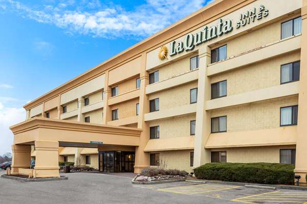 Exterior view - La Quinta Inn & Suites Gurnee - I-94, Exit 8