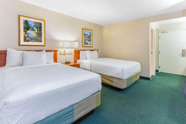  - La Quinta Inn & Suites Gurnee - I-94, Exit 8