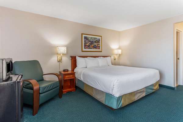  - La Quinta Inn & Suites Gurnee - I-94, Exit 8