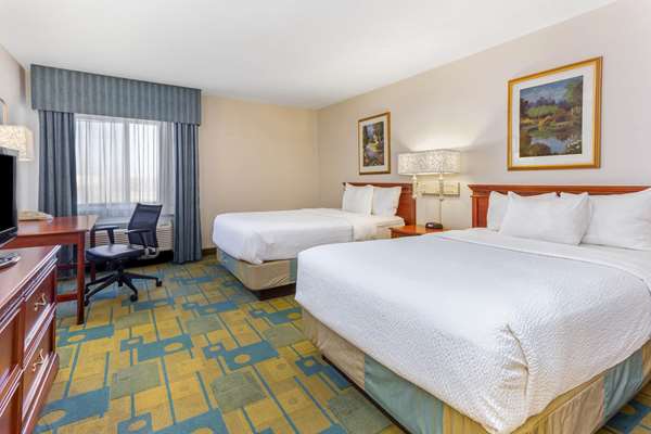  - La Quinta Inn & Suites Gurnee - I-94, Exit 8