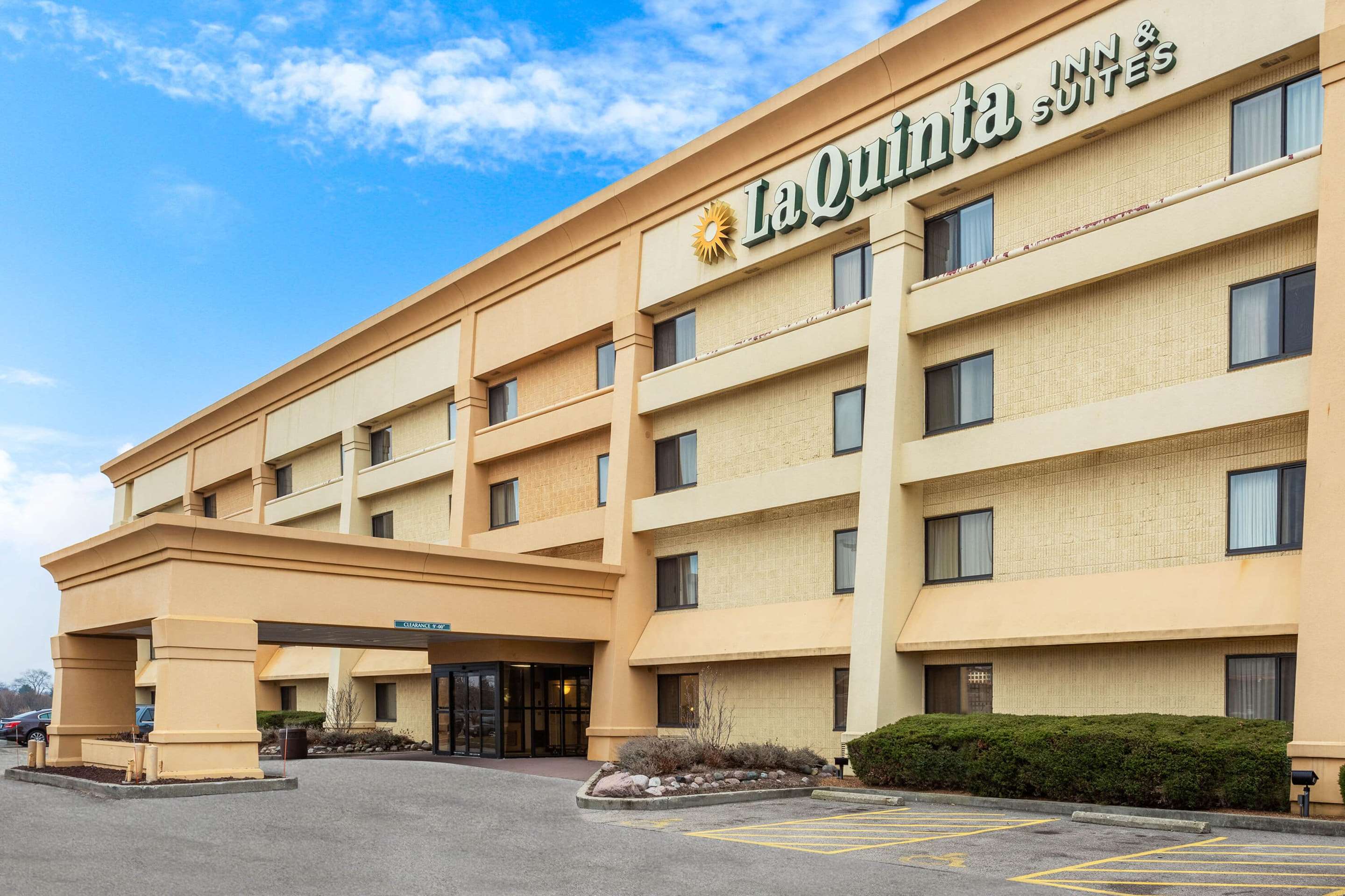 Exterior | La Quinta Inn & Suites by Wyndham Chicago Gurnee