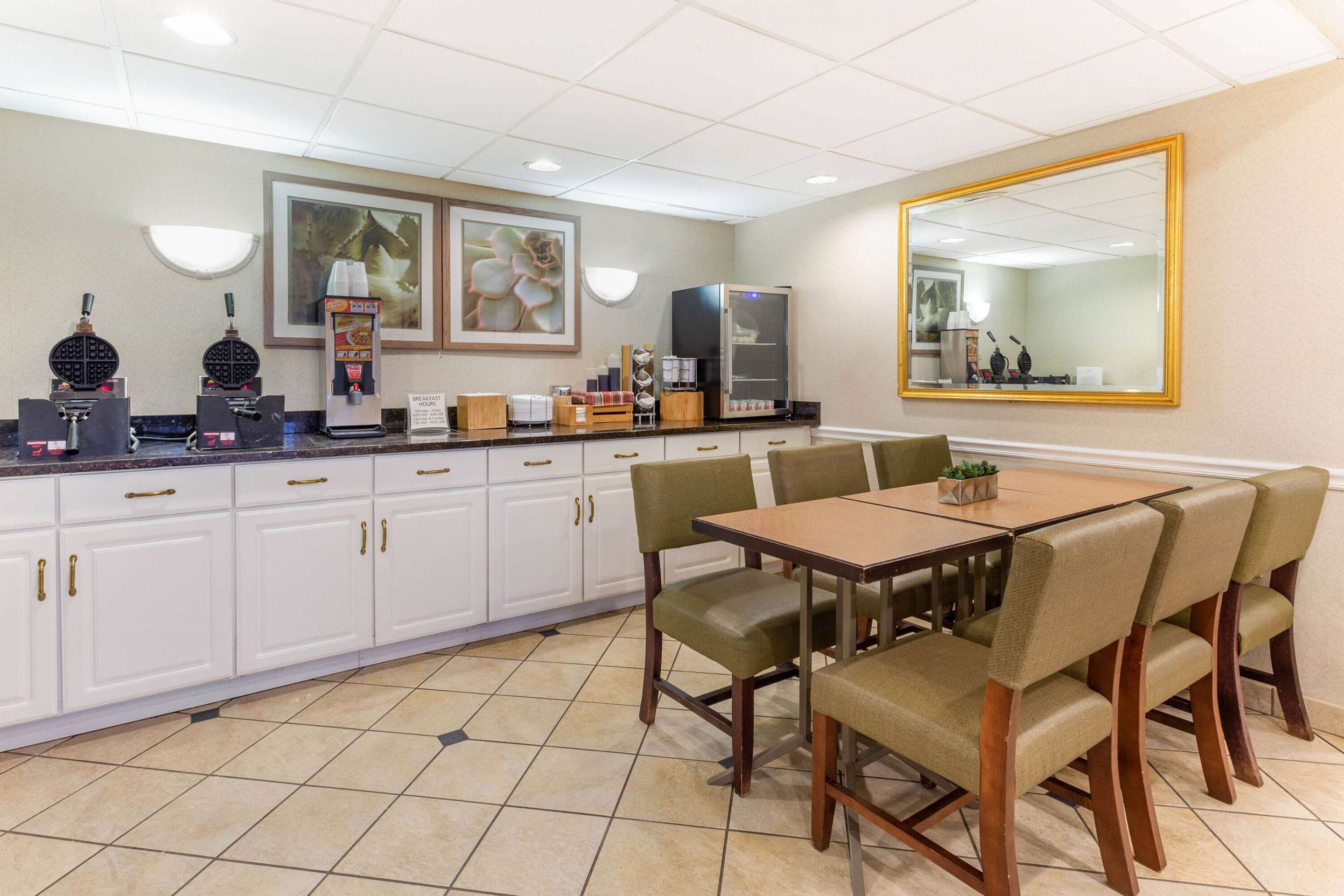 Property amenity | La Quinta Inn & Suites by Wyndham Chicago Gurnee