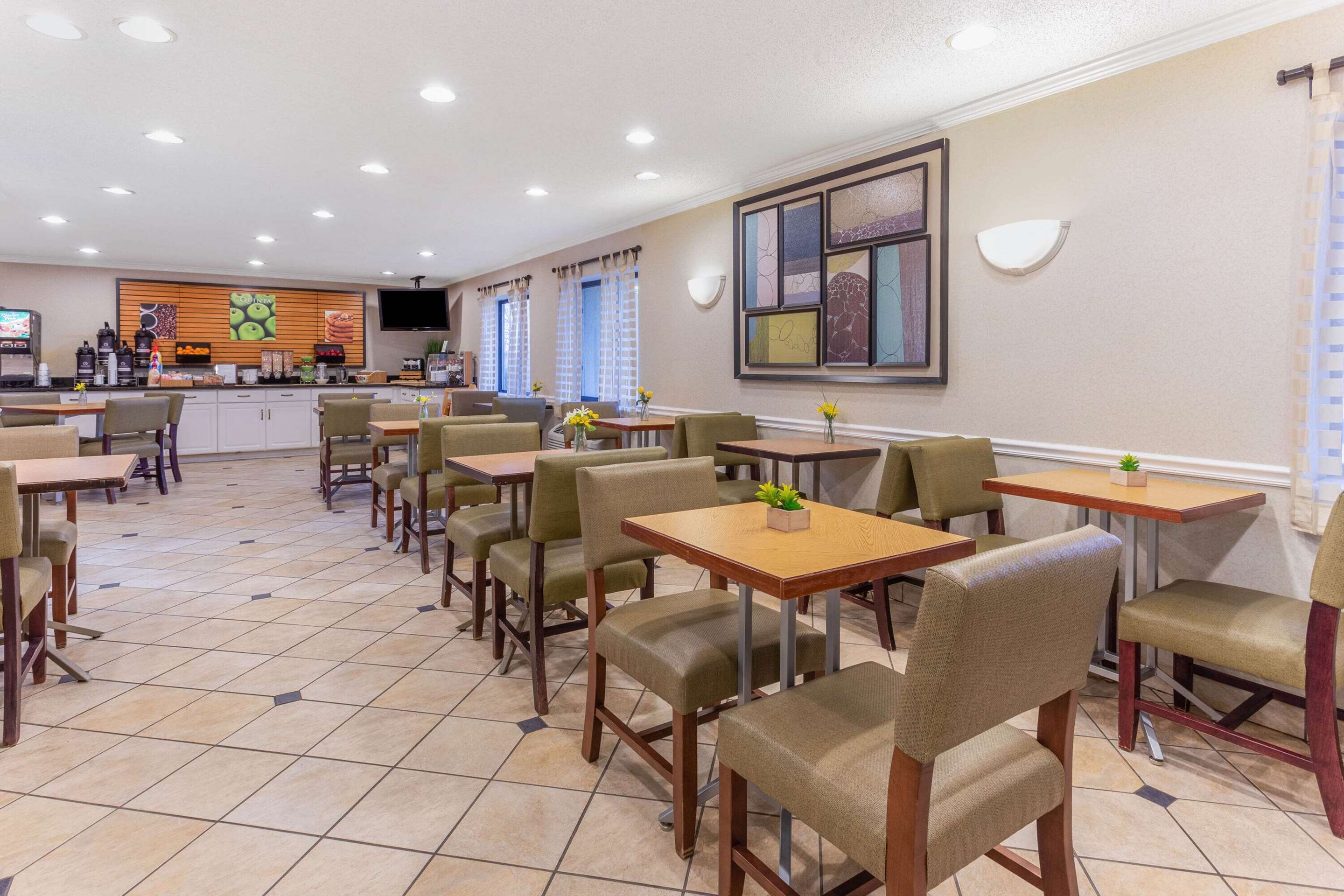 Property amenity | La Quinta Inn & Suites by Wyndham Chicago Gurnee