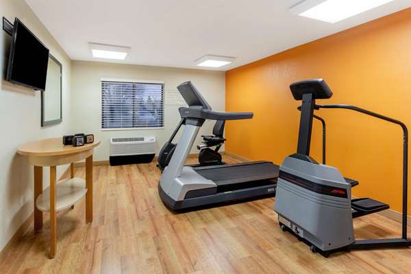 Fitness/ Exercise Room - La Quinta Inn Tinley Park - I-80, Exit 148