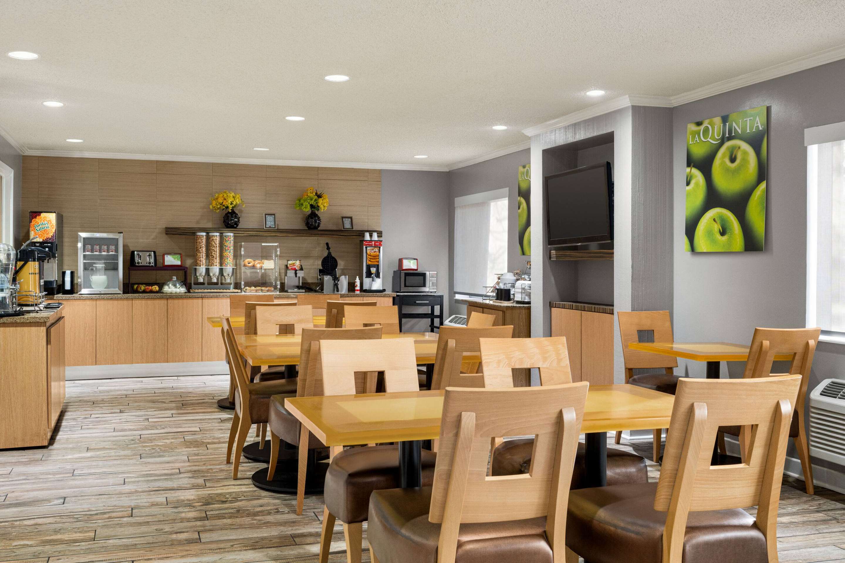 Property amenity | La Quinta Inn & Suites by Wyndham Chicago Tinley Park
