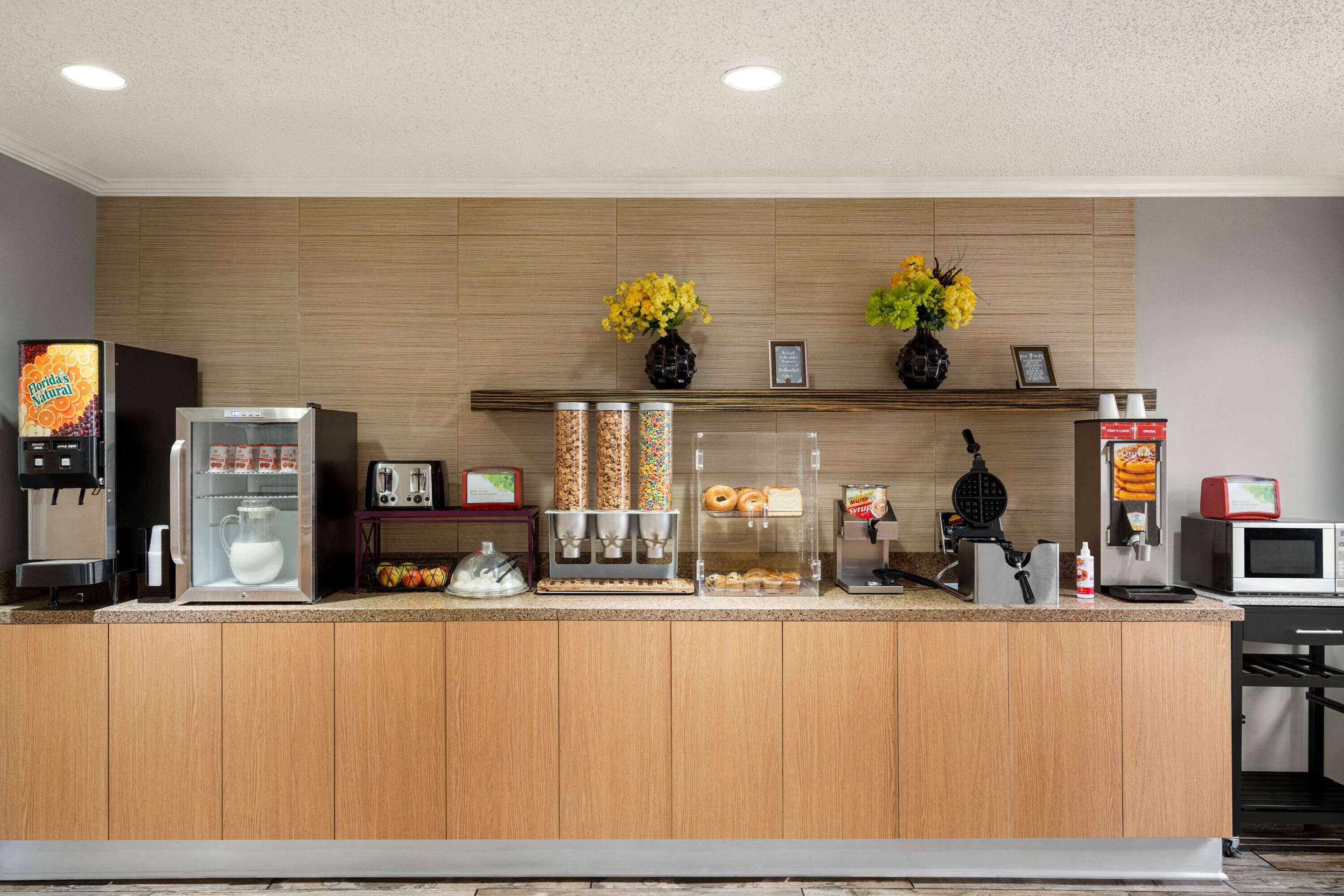 Property amenity | La Quinta Inn & Suites by Wyndham Chicago Tinley Park