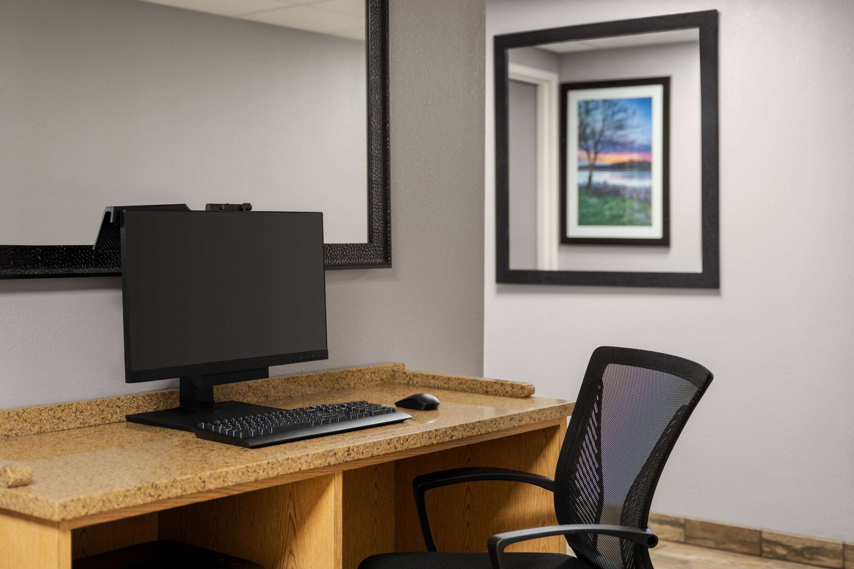 Business Center | La Quinta Inn & Suites by Wyndham Chicago Tinley Park