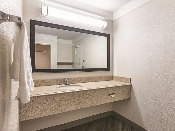  - La Quinta Inn & Suites Baton Rouge - I-10, Exit 163