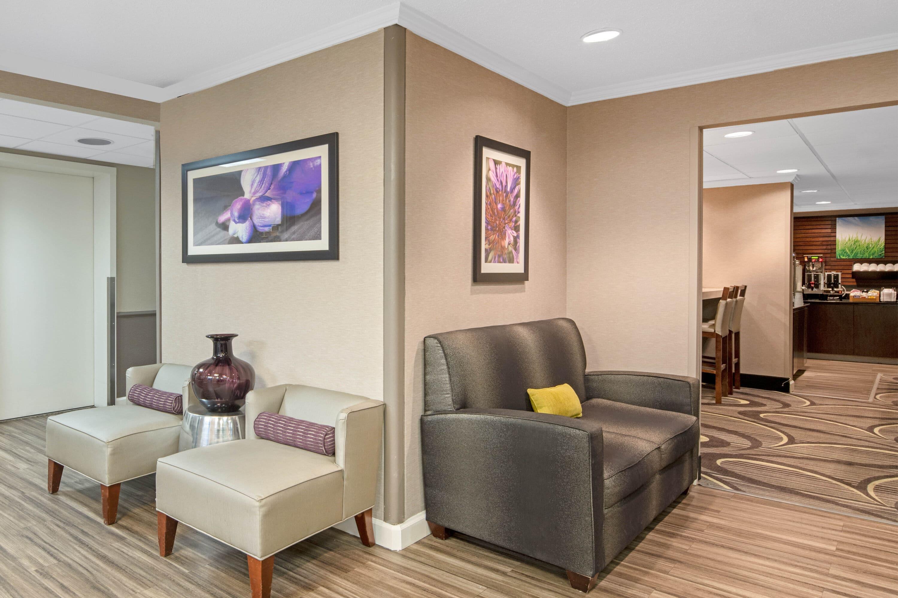 Lobby | La Quinta Inn & Suites by Wyndham Baton Rouge Siegen Lane