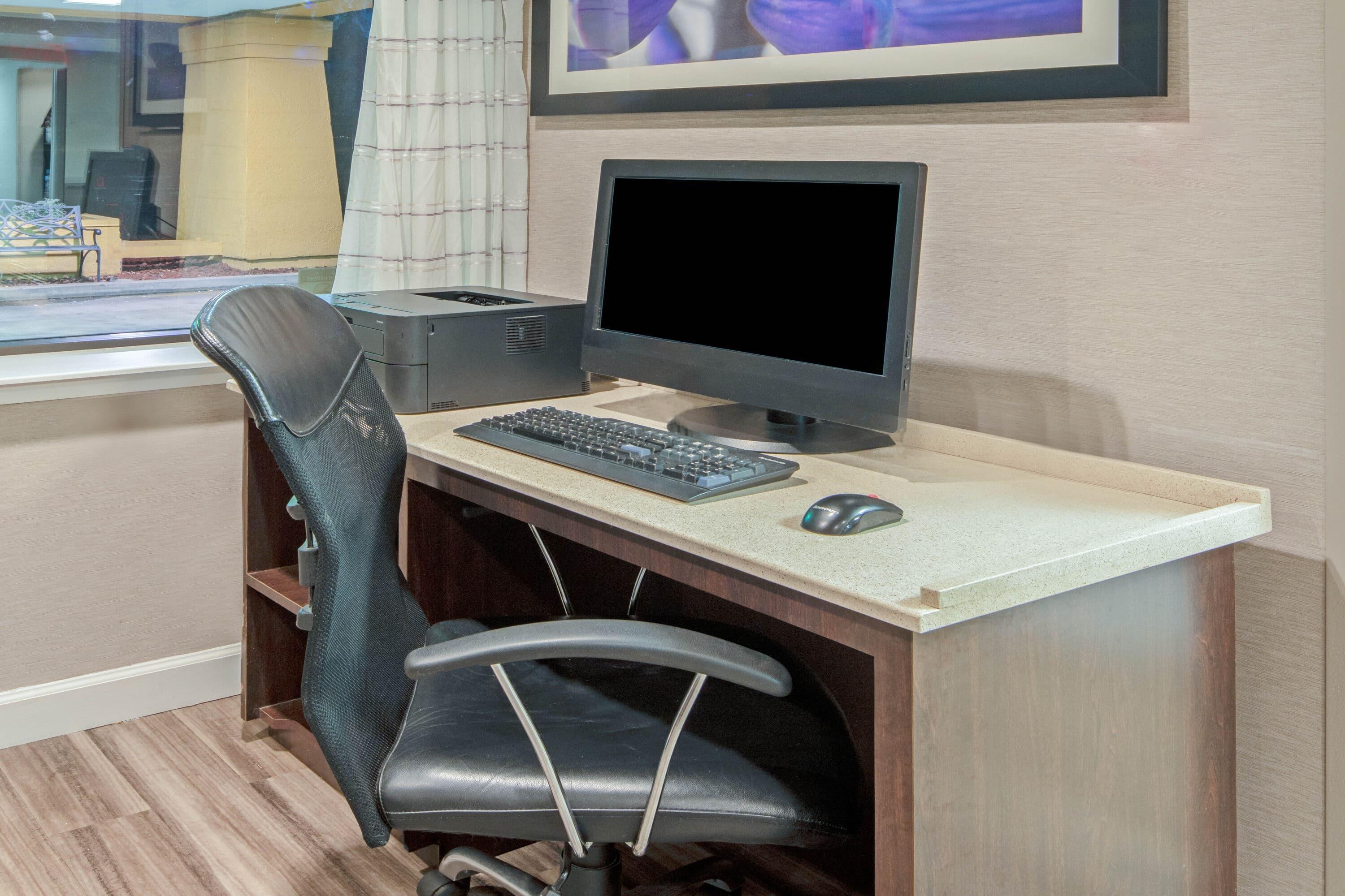 Business Center | La Quinta Inn & Suites by Wyndham Baton Rouge Siegen Lane