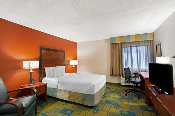  - La Quinta Inn Auburn - I-290, Exit 13