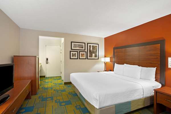  - La Quinta Inn Auburn - I-290, Exit 13