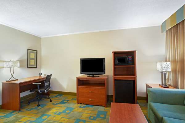  - La Quinta Inn Auburn - I-290, Exit 13