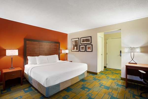 Suite - La Quinta Inn Auburn - I-290, Exit 13