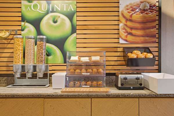  - La Quinta Inn Auburn - I-290, Exit 13